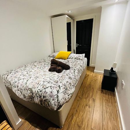 Exclusive Private One Bedroom Suite Лондон Екстер'єр фото