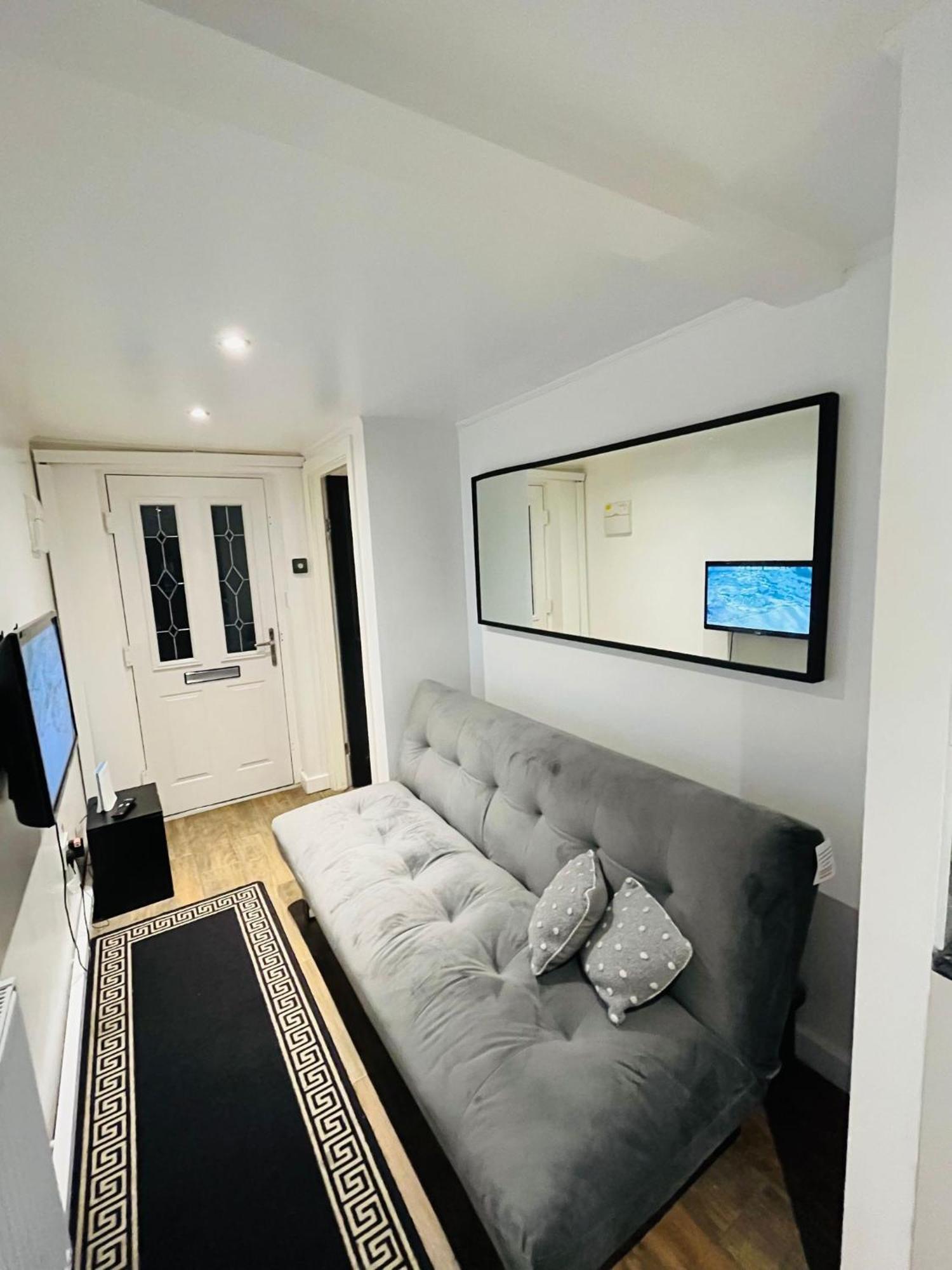 Exclusive Private One Bedroom Suite Лондон Екстер'єр фото