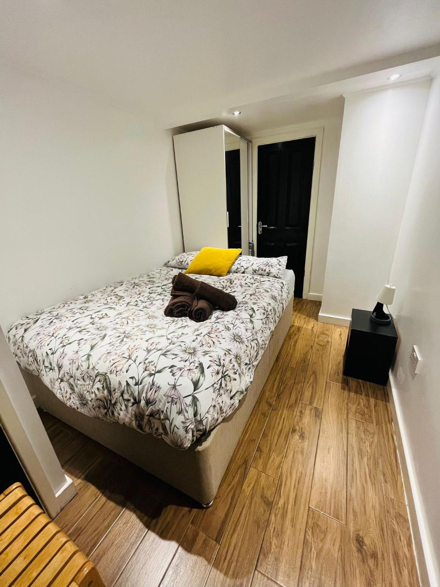 Exclusive Private One Bedroom Suite Лондон Екстер'єр фото