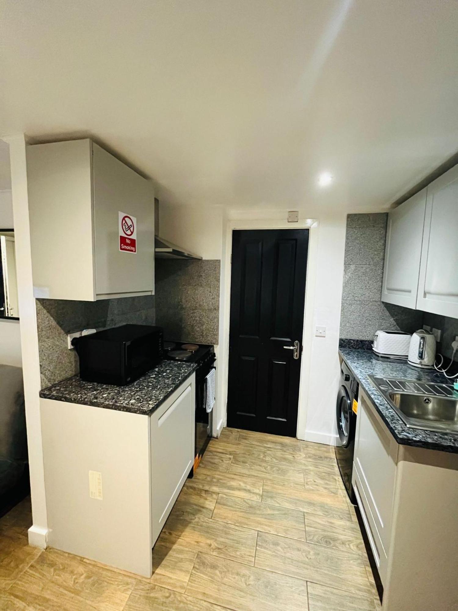 Exclusive Private One Bedroom Suite Лондон Екстер'єр фото